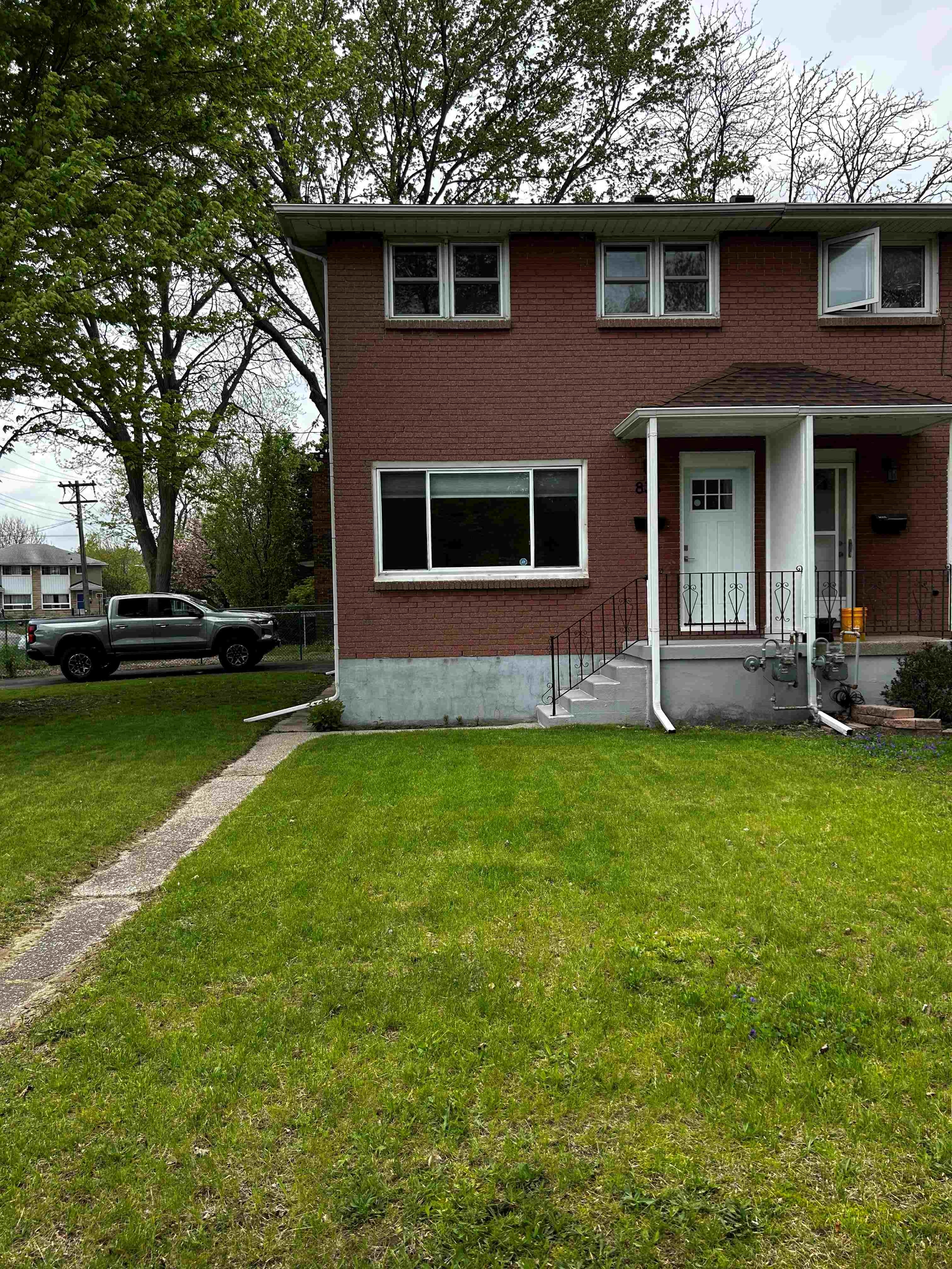 835 Vroom Avenue