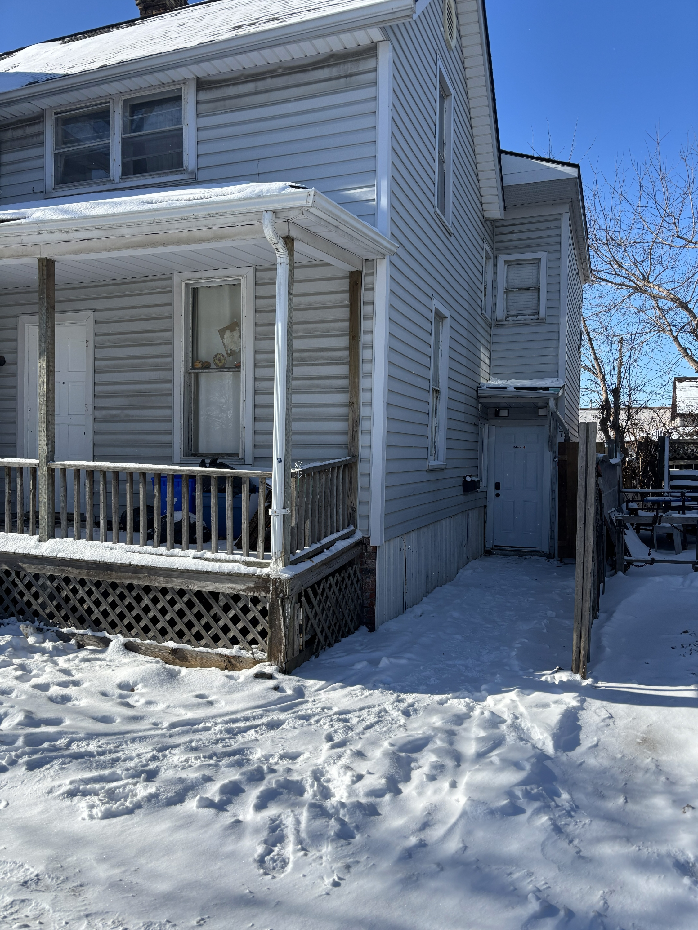 107 Brock St North - 1