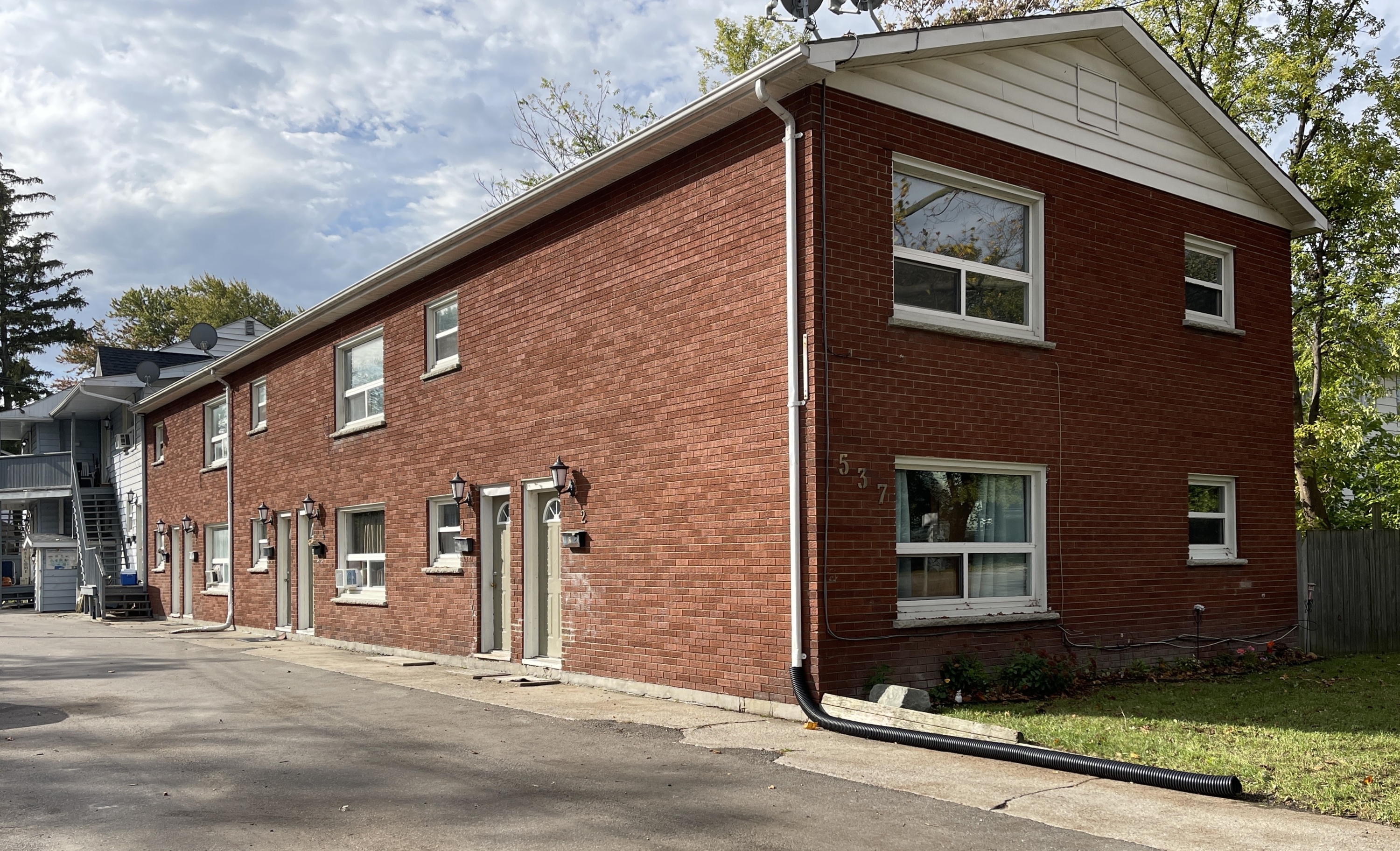 537 Confederation St *** - 4
