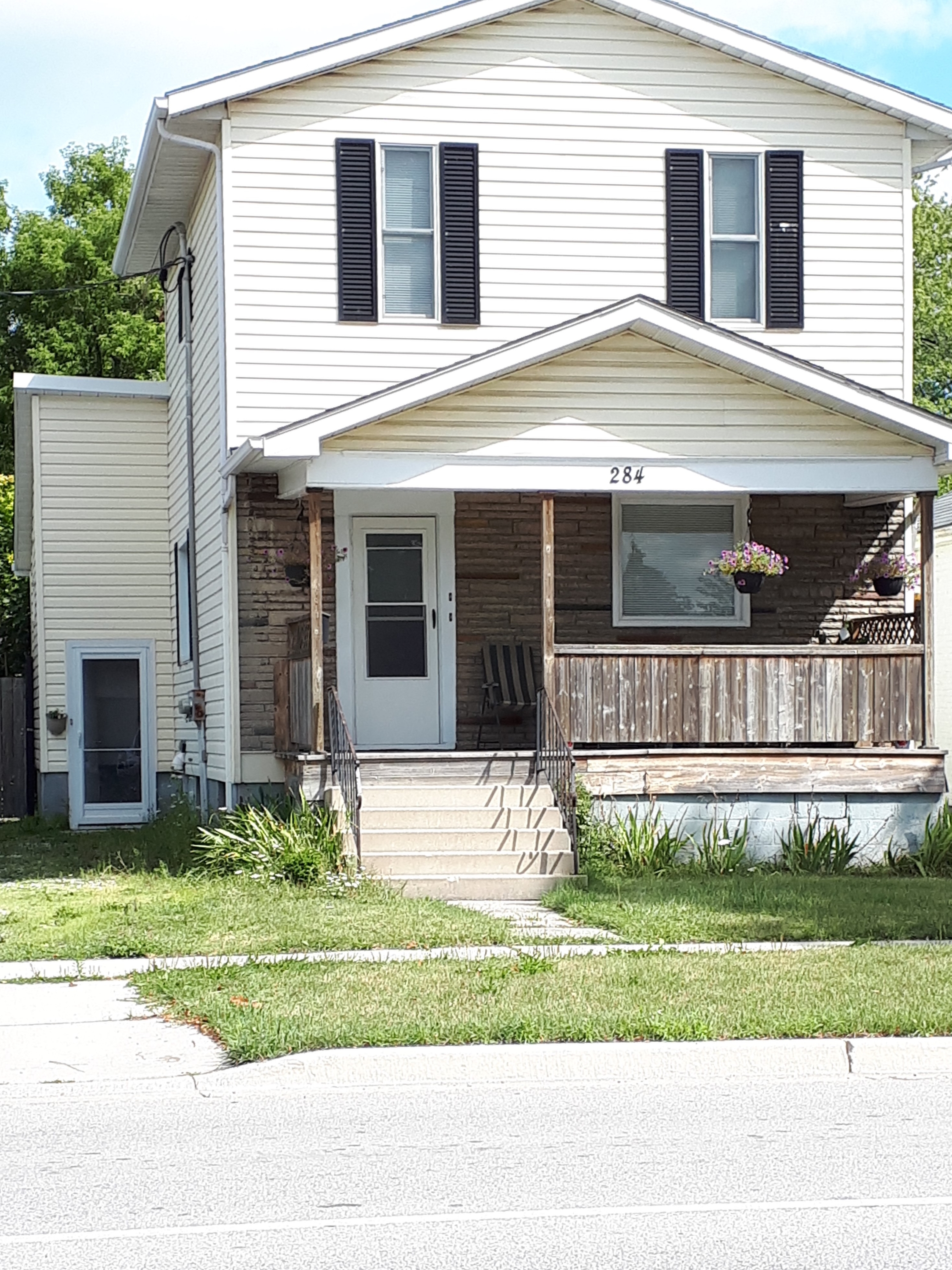 284 Confederation St