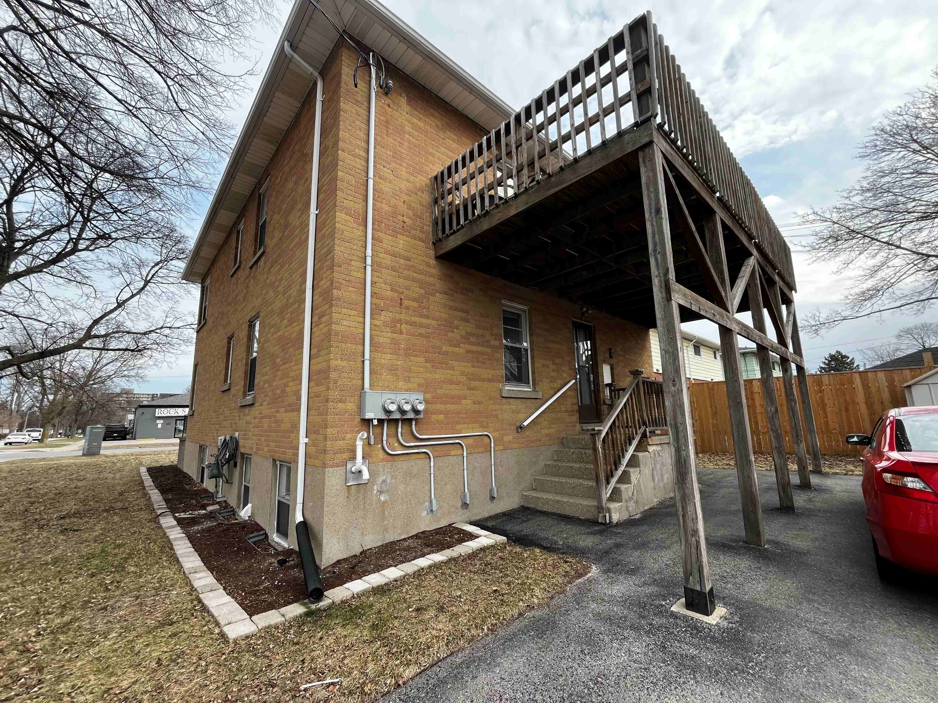 381 Nelson St - 2 - lower