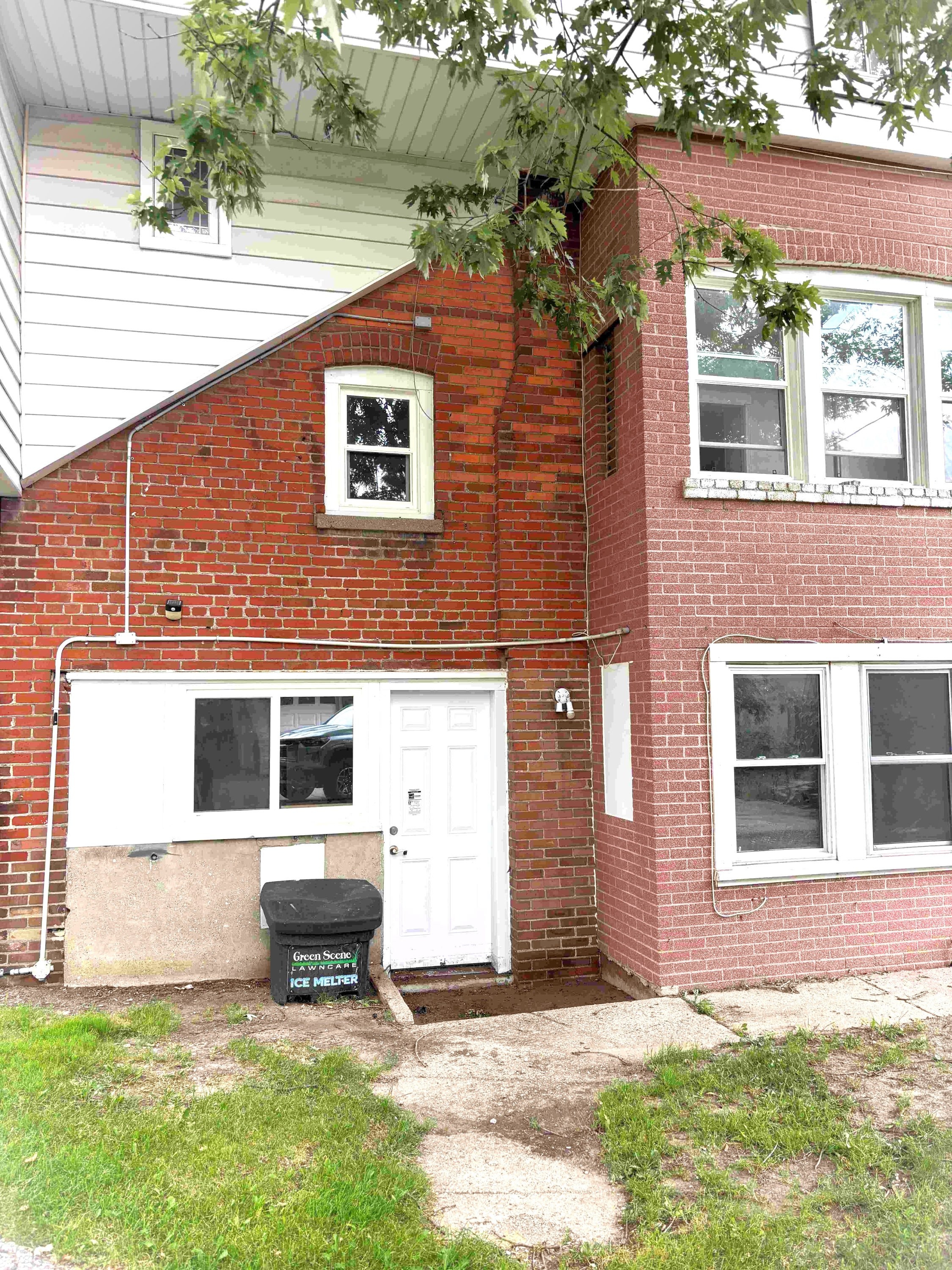 721/723 Devine St - 3, Sarnia, ON N7T 1X1 — photo 1