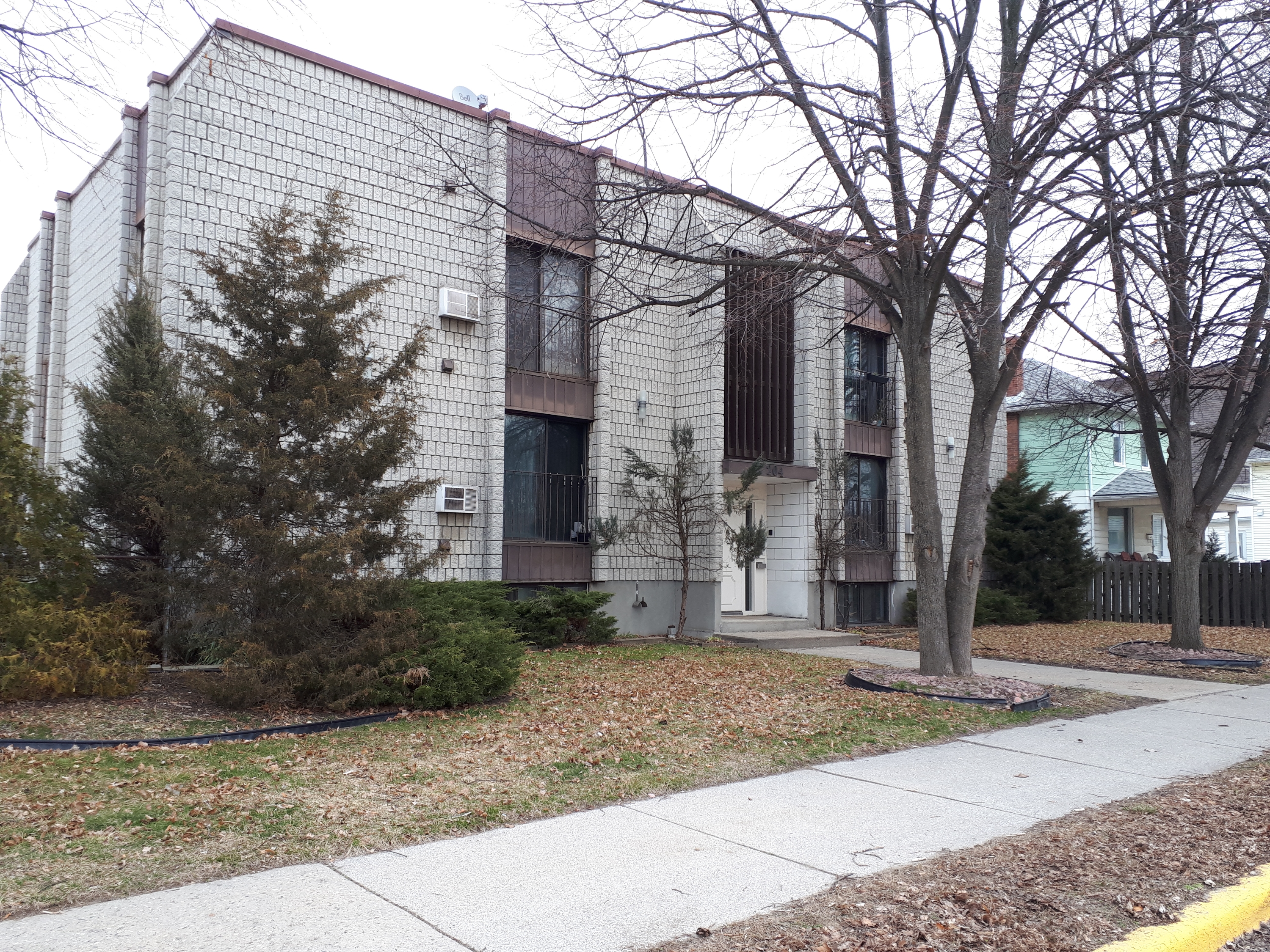 204 Michigan Ave *** - 202