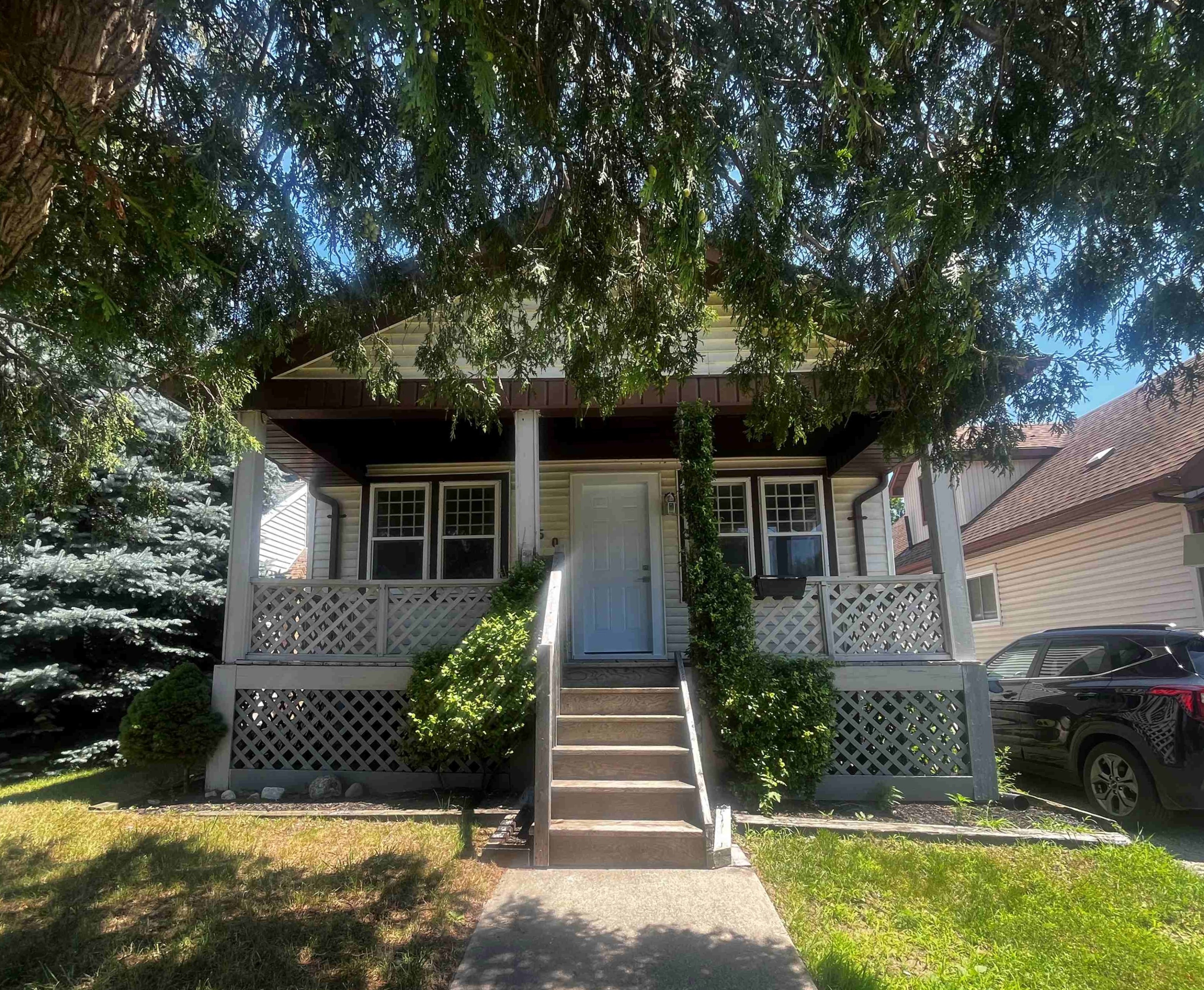 350 Russell St N